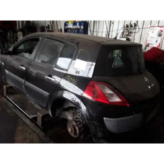 RENAULT MEGANE II BERLINA 5P '2005 1.9 DCI DIESEL NEGRO