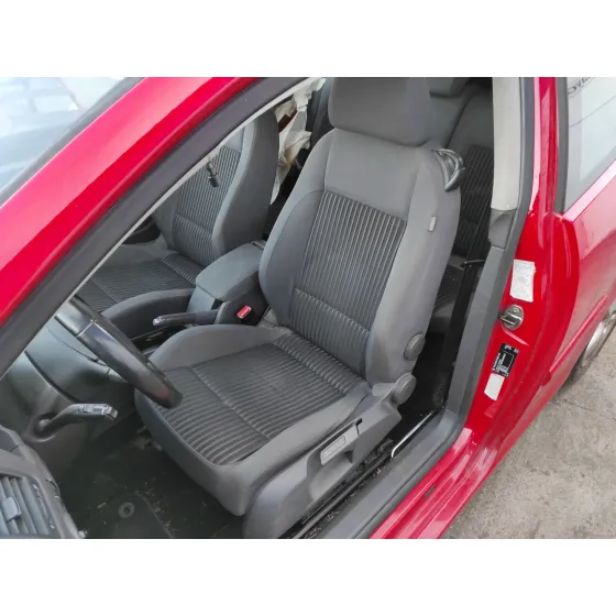 VOLKSWAGEN GOLF V BERLINA (1K1) '2007 1.9 TDI ROJO