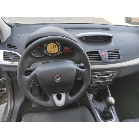 RENAULT MEGANE III BERLINA 5 P '2009 1.5 DCI DIESEL FAP ARENA