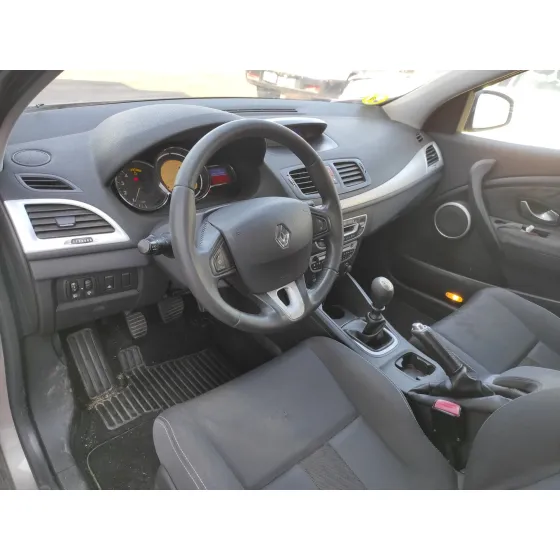RENAULT MEGANE III BERLINA 5 P '2009 1.5 DCI DIESEL FAP ARENA