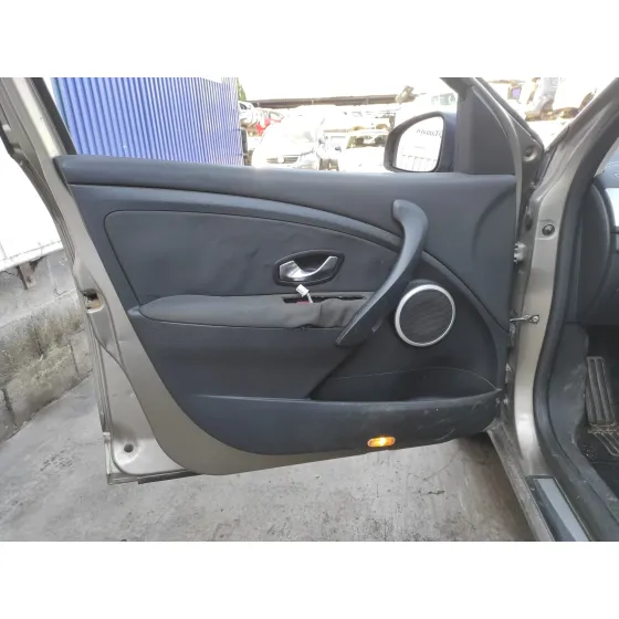 RENAULT MEGANE III BERLINA 5 P '2009 1.5 DCI DIESEL FAP ARENA