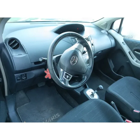 Toyota YARIS (_P9_) 2005