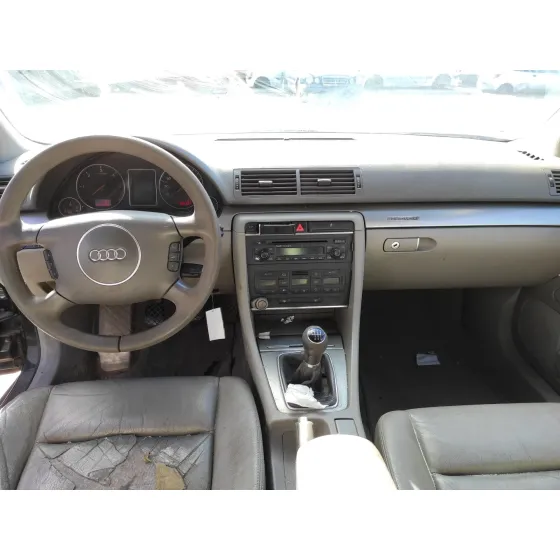 AUDI A4 AVANT (8E) '2002 2.5 V6 24V TDI NEGRO