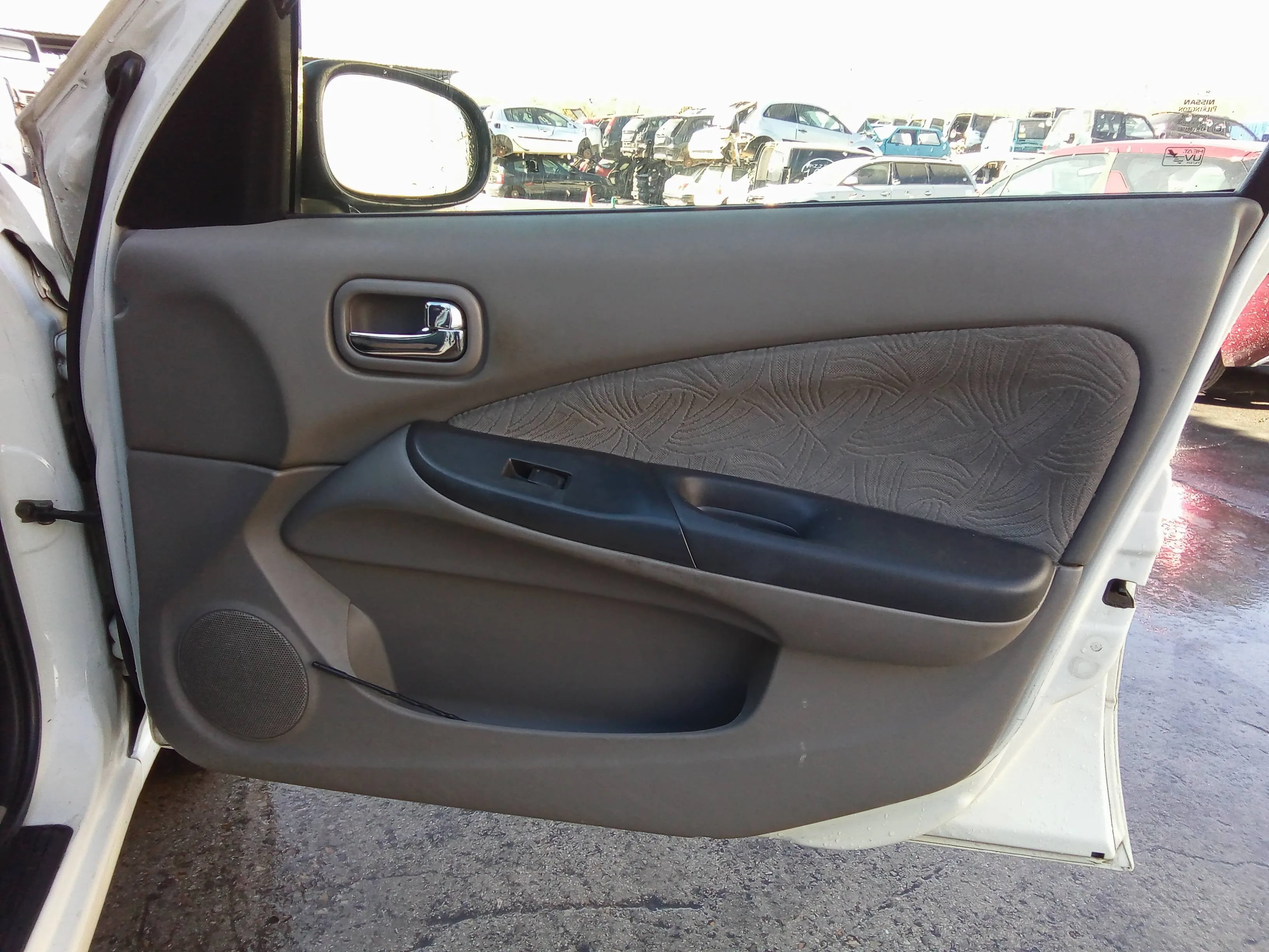 NISSAN ALMERA (N16/E) NISSAN ALMERA (N16/E) '2002 2.2 16V TURBODIESEL CAT BLANCO 2000