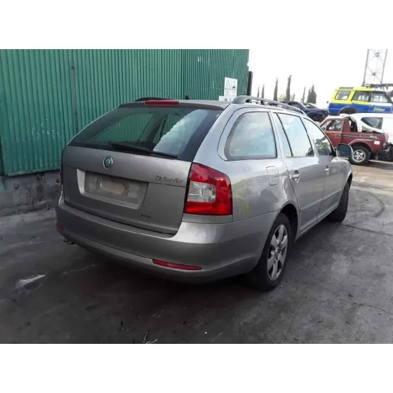 SKODA OCTAVIA BERLINA (1Z3) '2009 TOUR GRIS