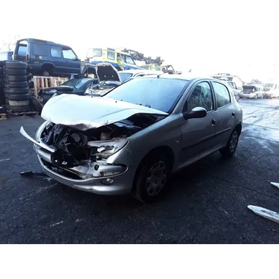 PEUGEOT 206 BERLINA '2001 XR PLATA