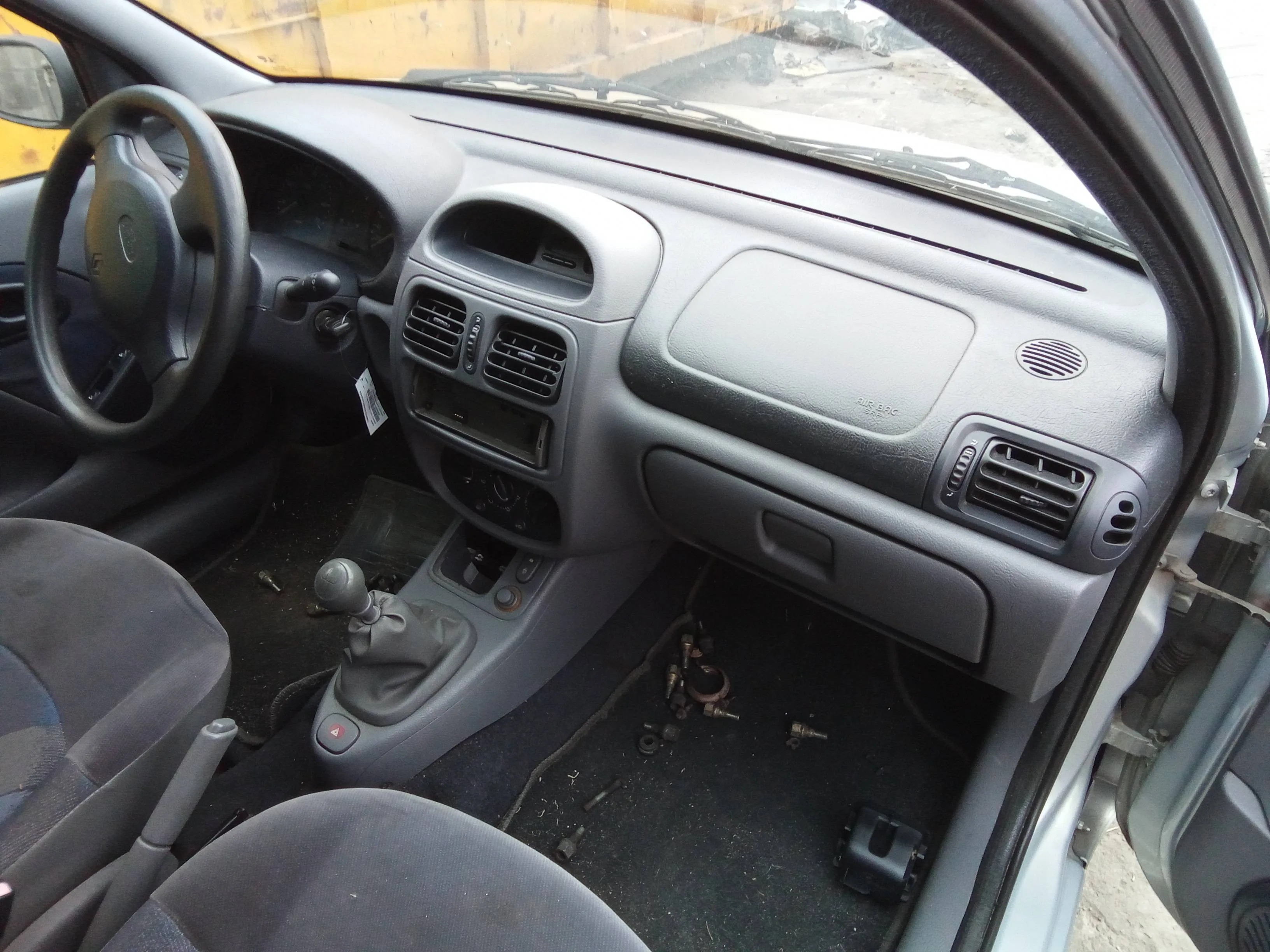 RENAULT CLIO II FASE I (B/CBO) '2000 1.2 PLATA