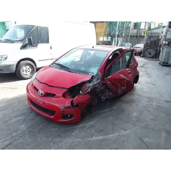 TOYOTA AYGO (KGB/WNB) '2005 1.0 CAT ROJO