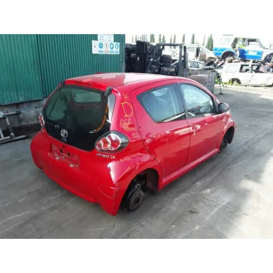 TOYOTA AYGO (KGB/WNB) '2005 1.0 CAT ROJO