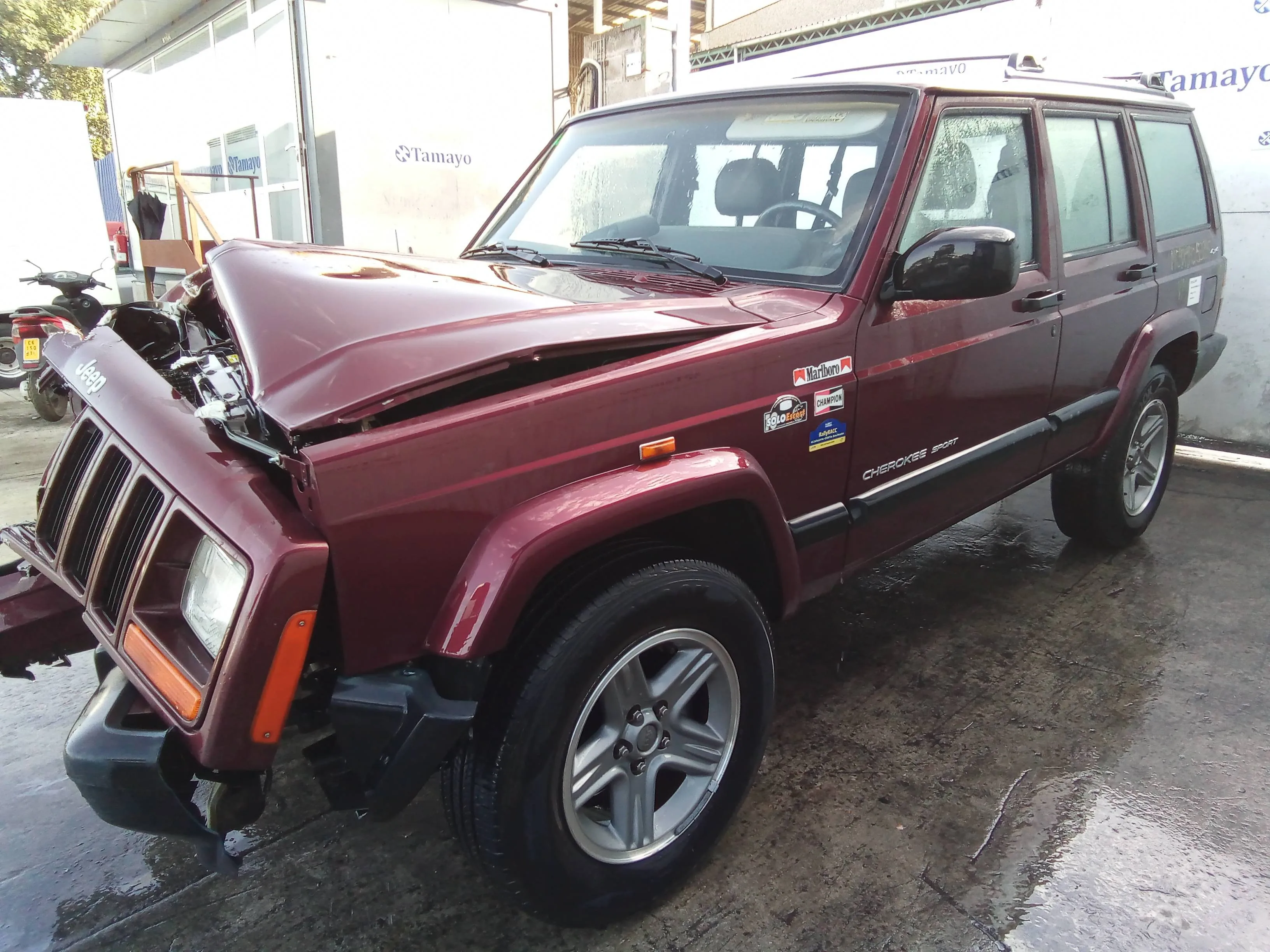CHRYSLER JEEP CHEROKEE (XJ) CHRYSLER JEEP CHEROKEE (XJ) '2001 2.5 TURBODIESEL GRANATE 1987