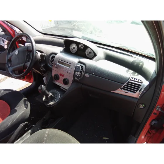 LANCIA YPSILON (101) '2006 1.3 JTD CAT ROJO
