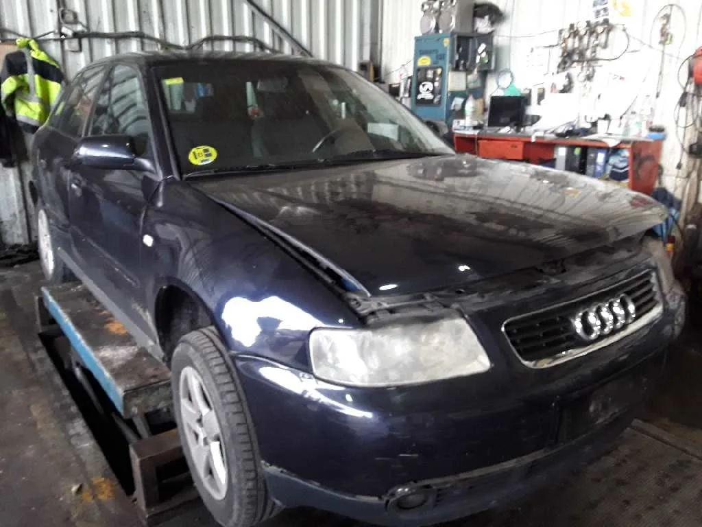 AUDI A3 (8L) '2003 1.6 AZUL