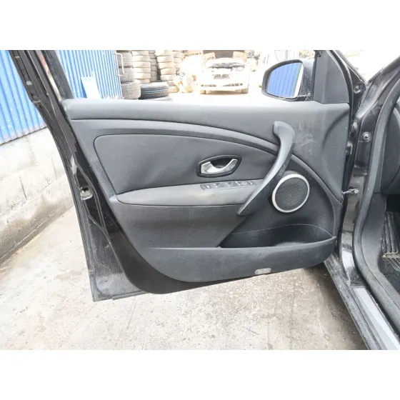 RENAULT MEGANE III BERLINA 5 P '2010 * NEGRO