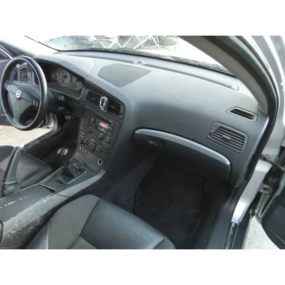 VOLVO S60 BERLINA '2003 2.4 CAT PLATA