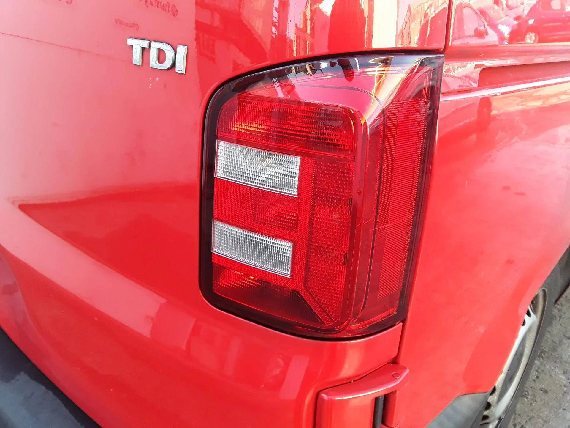 VOLKSWAGEN T6 TRANSPORTER VOLKSWAGEN T6 TRANSPORTER '2017 2.0 TDI GRANATE-QUEMADO 2015