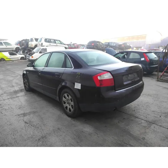 AUDI A4 BERLINA (8E) '2001 * MORADO