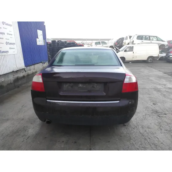 AUDI A4 BERLINA (8E) '2001 * MORADO