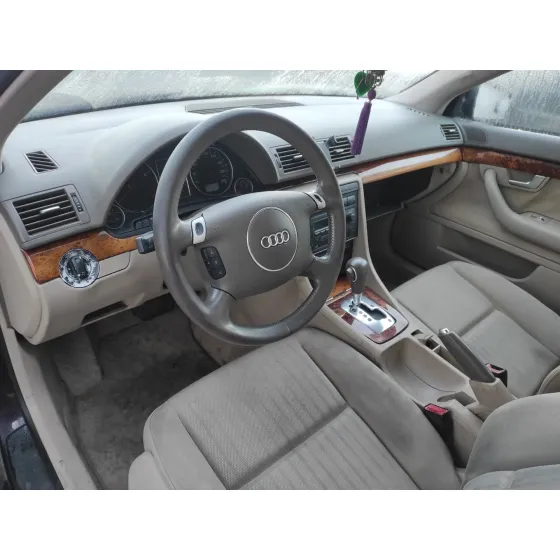 AUDI A4 BERLINA (8E) '2001 * MORADO