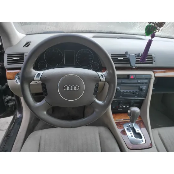 AUDI A4 BERLINA (8E) '2001 * MORADO