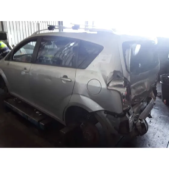 TOYOTA COROLLA VERSO (R1) '2007 2.2 D-CAT PLATA