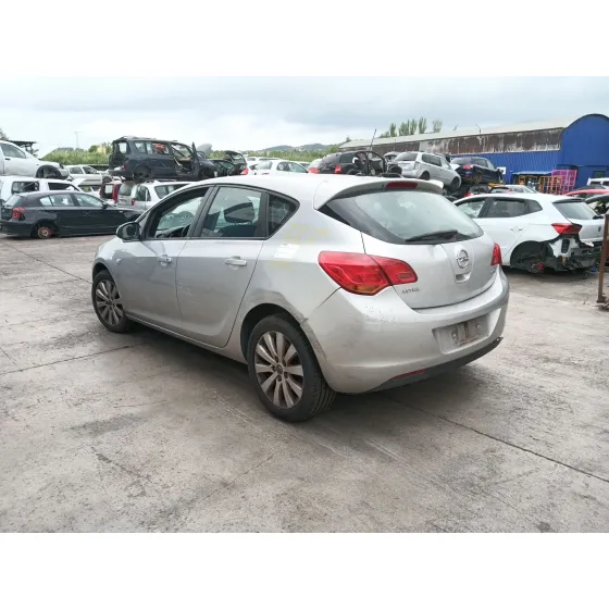 Opel ASTRA J (P10) 2009