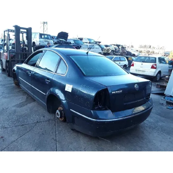 VOLKSWAGEN PASSAT BERLINA (3B3) '2002 COMFORTLINE AZUL
