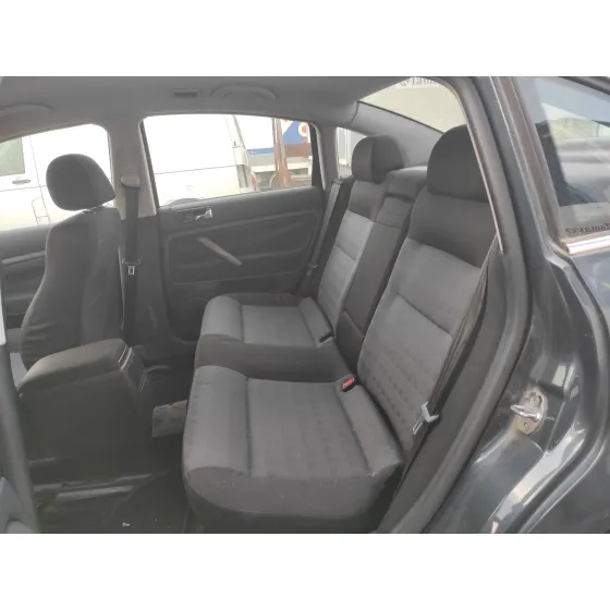 VOLKSWAGEN PASSAT BERLINA (3B3) '2001 * NEGRO
