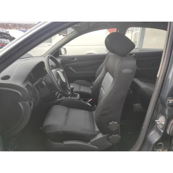 VOLKSWAGEN PASSAT BERLINA (3B3) '2001 * NEGRO