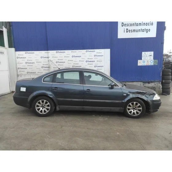 VOLKSWAGEN PASSAT BERLINA (3B3) '2001 * NEGRO