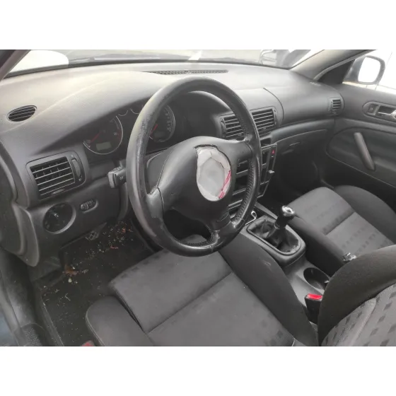 VOLKSWAGEN PASSAT BERLINA (3B3) '2001 * NEGRO