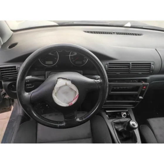 VOLKSWAGEN PASSAT BERLINA (3B3) '2001 * NEGRO