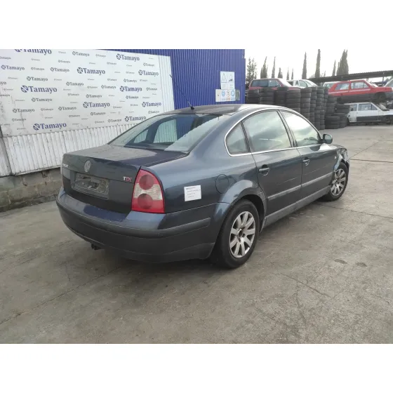 VOLKSWAGEN PASSAT BERLINA (3B3) '2001 * NEGRO
