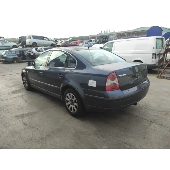 VOLKSWAGEN PASSAT BERLINA (3B3) '2001 * NEGRO