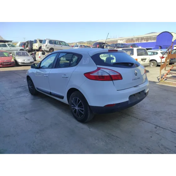 RENAULT MEGANE III BERLINA 5 P '2014 * BLANCO