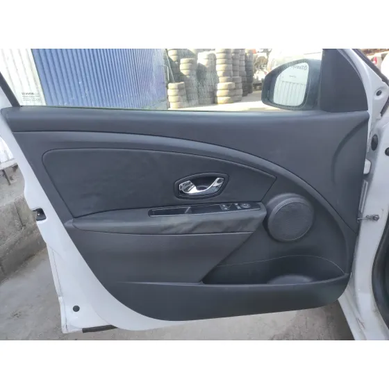 RENAULT MEGANE III BERLINA 5 P '2014 * BLANCO