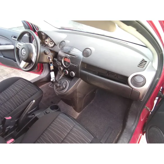 MAZDA 2 LIM. (DE) '2010 1.3 16V CAT ROJO