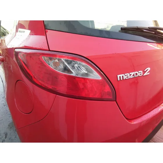 MAZDA 2 LIM. (DE) '2010 1.3 16V CAT ROJO