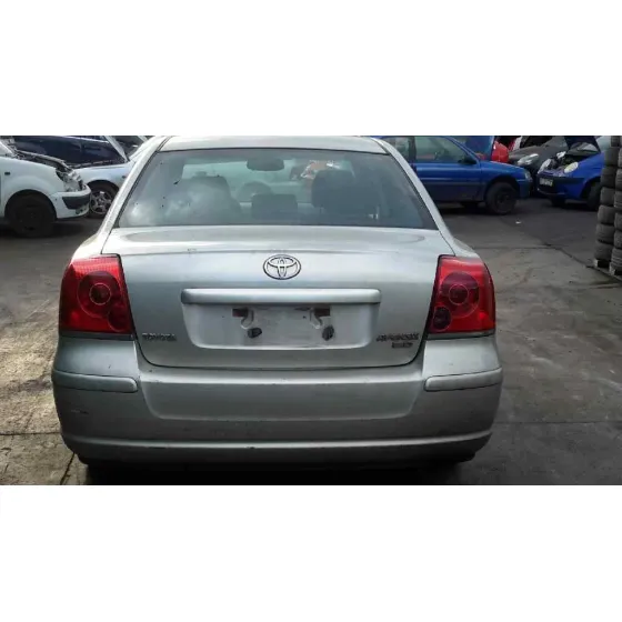 TOYOTA AVENSIS BERLINA (T25) '2004 2.0 D-CAT PLATA