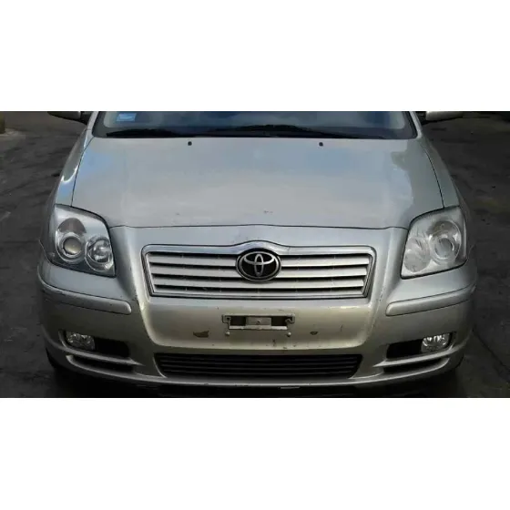 TOYOTA AVENSIS BERLINA (T25) '2004 2.0 D-CAT PLATA