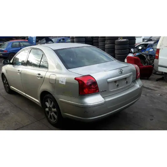 TOYOTA AVENSIS BERLINA (T25) '2004 2.0 D-CAT PLATA