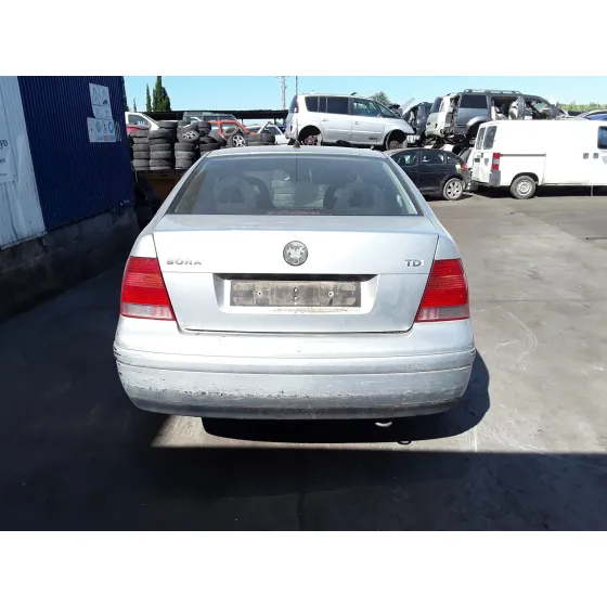 VOLKSWAGEN BORA BERLINA (1J2) '2001 1.9 SDI PLATA