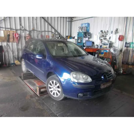 VOLKSWAGEN GOLF V BERLINA (1K1) '2004 1.9 TDI AZUL