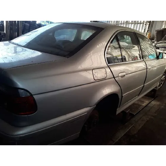BMW SERIE 5 BERLINA (E39) '2002 2.0 16V DIESEL CAT PLATA