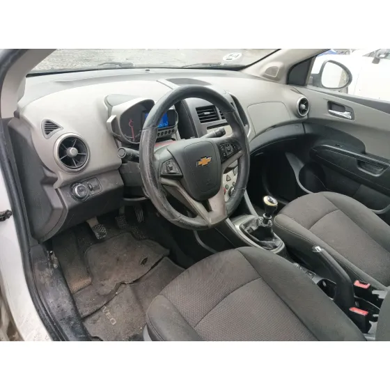 Chevrolet AVEO HATCHBACK (T300) 2011