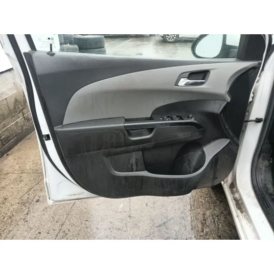 Chevrolet AVEO HATCHBACK (T300) 2011