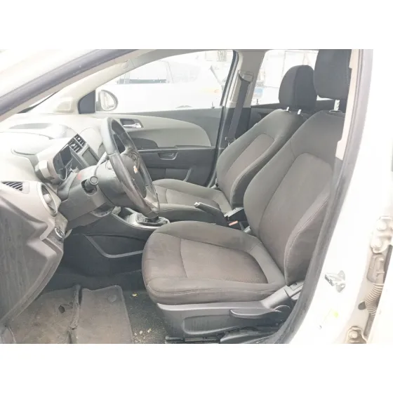 Chevrolet AVEO HATCHBACK (T300) 2011