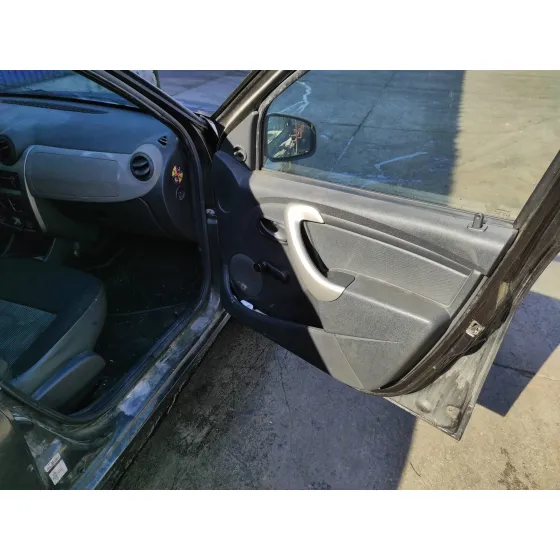DACIA SANDERO '2010 1.2 16V CAT NEGRO
