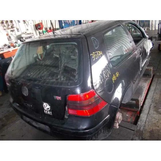 VOLKSWAGEN GOLF IV BERLINA (1J1) '2001 1.9 TDI NEGRO