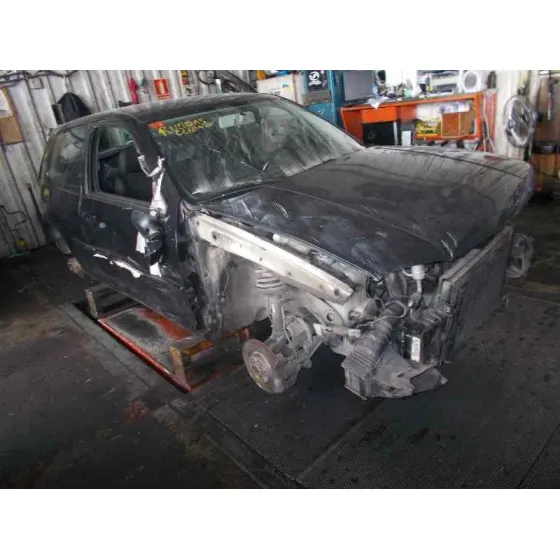VOLKSWAGEN GOLF IV BERLINA (1J1) '2001 1.9 TDI NEGRO