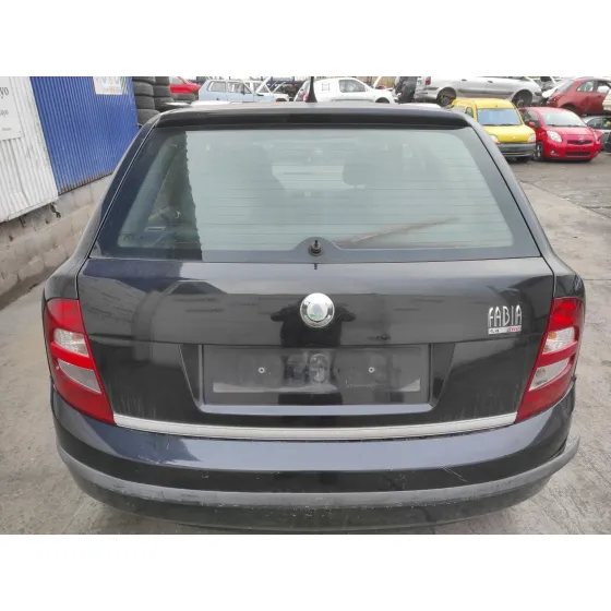SKODA FABIA (6Y2/6Y3) '2002 1.4 16V NEGRO